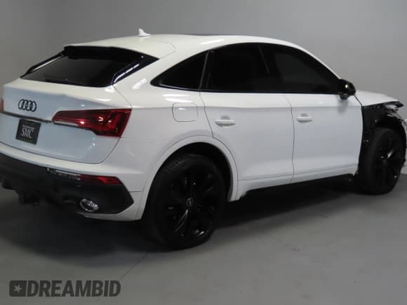 ✅ 2023 Audi SQ5 Sportback Premium Plus • VIN: WA124AFY1P2038636 • Лот: 66205685. Опубликован ранее на Copart с пробегом 27 258 миль. Бесплатный доступ к архиву аукционных продаж из США и подробный отчёт об истории автомобиля на DreamBid. Изображение 3.