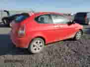 2008 Hyundai Accent L z VIN KMHCN35C68U092394, wystawiony jako Copart lot #76981624 z przebiegiem 157 154 mil mil oraz Czysty tytuł • Clean title. Historia ofert i sprzedaży dostępna na DreamBid. Obrazek 3.