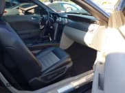 ✅ 2007 Ford Mustang GT Deluxe • VIN: 1ZVHT85H775323043 • Лот: 43140449. Опубликован ранее на IAAI с пробегом 71 929 миль. Бесплатный доступ к архиву аукционных продаж из США и подробный отчёт об истории автомобиля на DreamBid. Изображение 5.