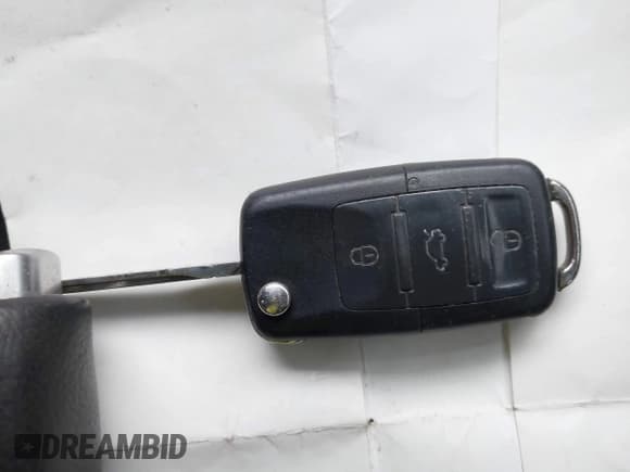 ✅ 2009 Volkswagen Jetta SE • VIN: 3VWRM71K49M097215 • Lot: 43673887. Listed on IAAI with 128,098 mi. Free auction sales archive from the USA and detailed vehicle history report at DreamBid. Image 11.