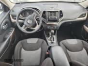 ✅ 2018 Jeep Cherokee Latitude Tech Connect • VIN: 1C4PJLCB3JD596595 • Lot: 85505655. Wystawiony na Copart z przebiegiem 164 918 mil. Bezpłatny archiwum sprzedaży aukcyjnych z USA i szczegółowy raport historii pojazdu na DreamBid. Zdjęcie 8.