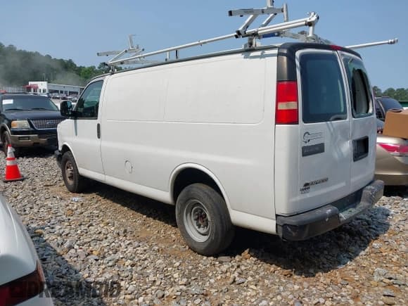 ✅ 2009 Chevrolet Express Cargo • VIN: 1GCGG25C191146374 • Lot: 42362448. Listed on IAAI with 318,817 mi. Free auction sales archive from the USA and detailed vehicle history report at DreamBid. Image 3.