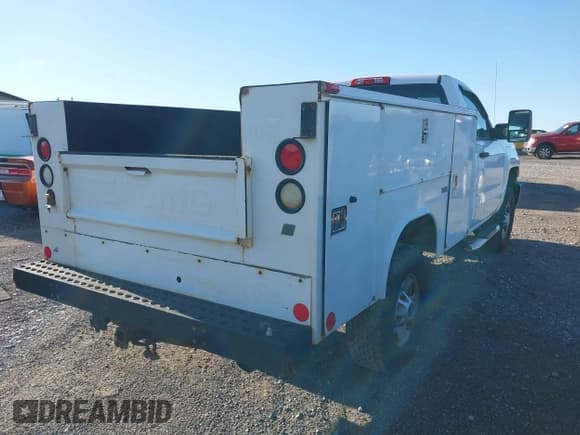 ✅ 2015 Chevrolet Silverado 2500HD Work Truck • VIN: 1GB0KUEG2FZ524038 • Лот: 43665724. Опубликован ранее на IAAI с пробегом 246 499 миль. Бесплатный доступ к архиву аукционных продаж из США и подробный отчёт об истории автомобиля на DreamBid. Изображение 4.