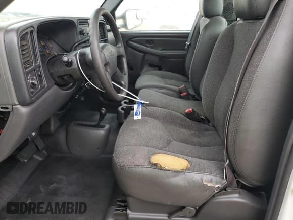 ✅ 2004 Chevrolet Silverado 2500HD Work Truck • VIN: 1GCHK24U54E290976 • Лот: 70123835. Опубликован ранее на Copart с пробегом 166 880 миль. Бесплатный доступ к архиву аукционных продаж из США и подробный отчёт об истории автомобиля на DreamBid. Изображение 7.