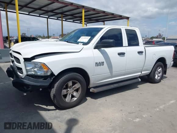 2018 Ram 1500 Tradesman z VIN 1C6RR6FG8JS166266, wystawiony jako IAAI lot #42128397 z przebiegiem 76 106 mil mil oraz . Historia ofert i sprzedaży dostępna na DreamBid. Obrazek 2.