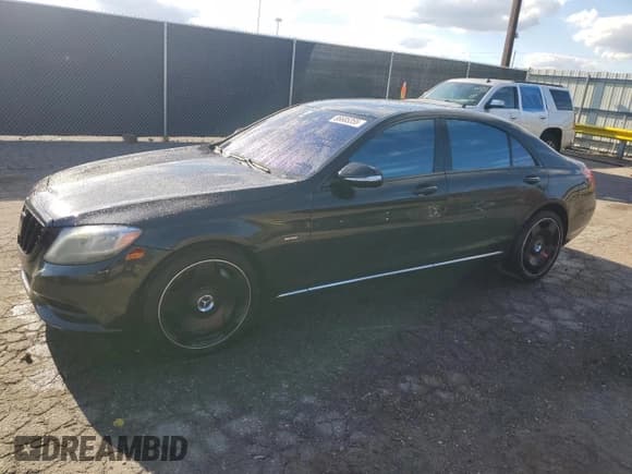 ✅ 2014 Mercedes-Benz S 550 • VIN: WDDUG8FB3EA017614 • Lot: 86685355. Wystawiony na Copart z przebiegiem 90 265 mil. Bezpłatny archiwum sprzedaży aukcyjnych z USA i szczegółowy raport historii pojazdu na DreamBid. Zdjęcie 1.