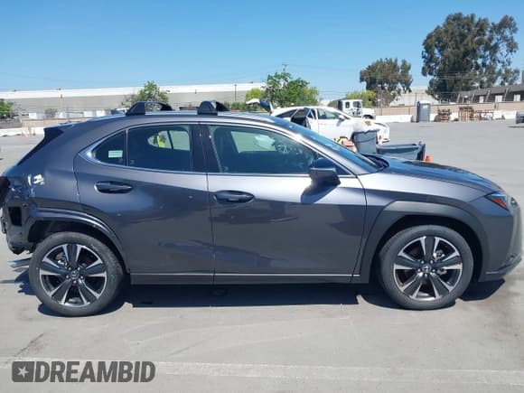 ✅ 2025 Lexus UX 300h • VIN: JTHYBJAH2S2011577 • Lot: 42036922. Wystawiony na IAAI z przebiegiem 1 868 mil. Bezpłatny archiwum sprzedaży aukcyjnych z USA i szczegółowy raport historii pojazdu na DreamBid. Zdjęcie 14.