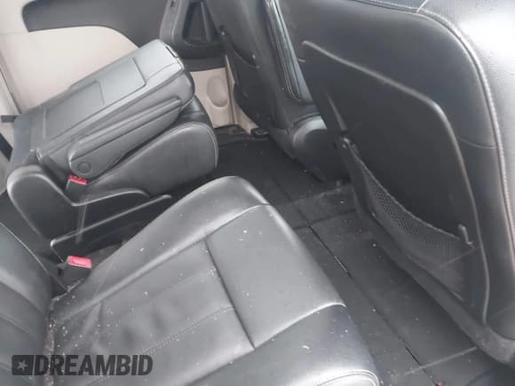 ✅ 2014 Chrysler Town & Country Touring • VIN: 2C4RC1BG0ER228219 • Lot: 43708740. Listed on IAAI with 170,563 mi. Free auction sales archive from the USA and detailed vehicle history report at DreamBid. Image 8.