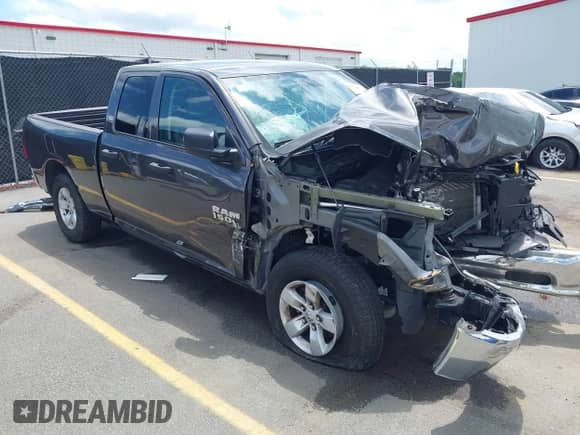 2024 Ram 1500 SLT z VIN 1C6RR6GG9RS135957, wystawiony jako IAAI lot #42376753 z przebiegiem 28 240 mil mil oraz . Historia ofert i sprzedaży dostępna na DreamBid. Obrazek 1.