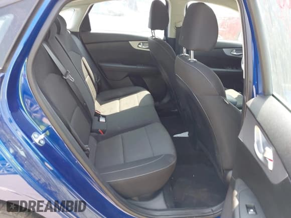 ✅ 2023 Kia Forte LXS • VIN: 3KPF24AD4PE683562 • Lot: 42320002. Wystawiony na IAAI z przebiegiem 29 095 mil. Bezpłatny archiwum sprzedaży aukcyjnych z USA i szczegółowy raport historii pojazdu na DreamBid. Zdjęcie 8.