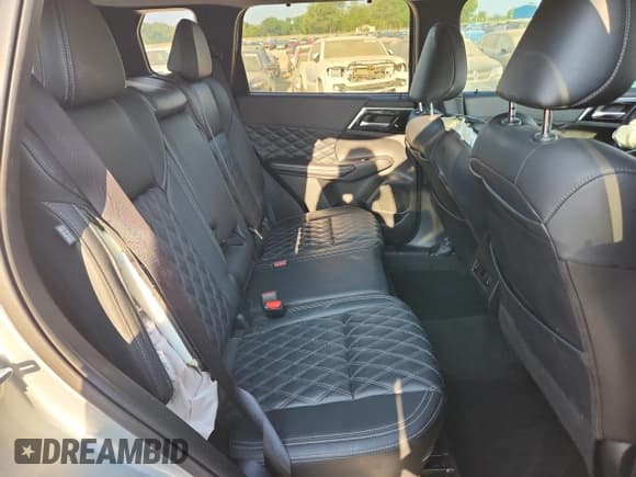 ✅ 2024 Mitsubishi Outlander SEL • VIN: JA4J3WA87RZ054949 • Lot: 80995865. Wystawiony na Copart z przebiegiem 31 293 mil. Bezpłatny archiwum sprzedaży aukcyjnych z USA i szczegółowy raport historii pojazdu na DreamBid. Zdjęcie 11.