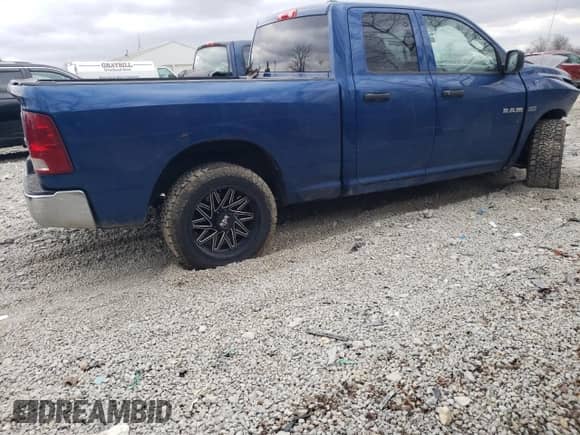 2010 Dodge 1500 Laramie z VIN 1D7RV1GT5AS215206, wystawiony jako Copart lot #42910504 z przebiegiem 136 161 mil mil oraz Szkoda całkowita • Salvage title. Historia ofert i sprzedaży dostępna na DreamBid. Obrazek 3.