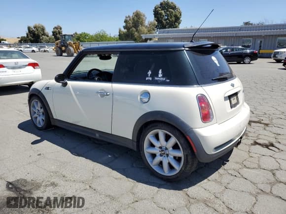 ✅ 2004 MINI Hardtop S • VIN: WMWRE33454TD78702 • Lot: 61276765. Listed on Copart with 192,445 mi. Free auction sales archive from the USA and detailed vehicle history report at DreamBid. Image 2.