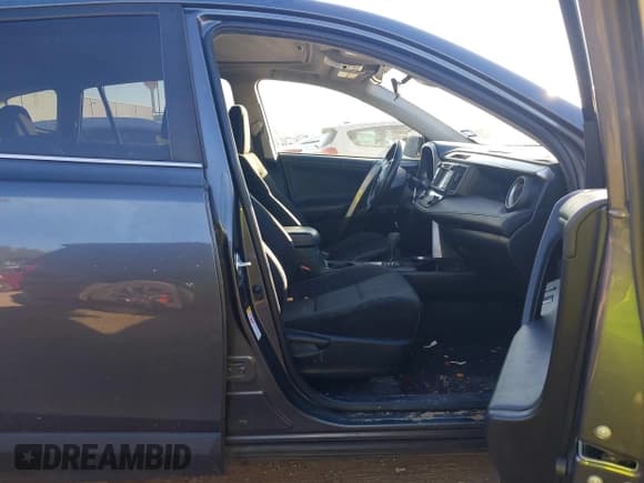 ✅ 2017 Toyota RAV4 XLE • VIN: JTMWFREV5HD096195 • Lot: 43585848. Wystawiony na IAAI z przebiegiem 177 457 mil. Bezpłatny archiwum sprzedaży aukcyjnych z USA i szczegółowy raport historii pojazdu na DreamBid. Zdjęcie 5.