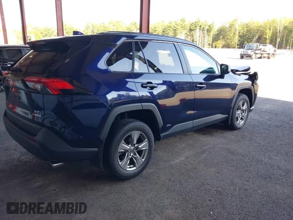 ✅ 2024 Toyota RAV4 Hybrid XLE • VIN: 2T3RWRFVXRW205718 • Lot: 43115241. Wystawiony na IAAI z przebiegiem 55 874 mil. Bezpłatny archiwum sprzedaży aukcyjnych z USA i szczegółowy raport historii pojazdu na DreamBid. Zdjęcie 4.