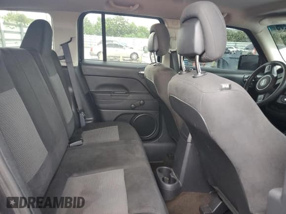 ✅ 2016 Jeep Patriot Sport • VIN: 1C4NJPBAXGD547054 • Lot: 80336275. Wystawiony na Copart z przebiegiem 180 101 mil. Bezpłatny archiwum sprzedaży aukcyjnych z USA i szczegółowy raport historii pojazdu na DreamBid. Zdjęcie 10.