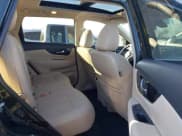 ✅ 2018 Nissan Rogue SV • VIN: 5N1AT2MV8JC824417 • Lot: 43598810. Wystawiony na IAAI z przebiegiem 113 431 mil. Bezpłatny archiwum sprzedaży aukcyjnych z USA i szczegółowy raport historii pojazdu na DreamBid. Zdjęcie 8.