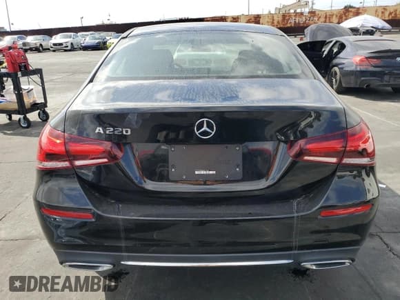 ✅ 2021 Mercedes-Benz A 220 • VIN: W1K3G4EB2MJ281525 • Лот: 72098595. Опубликован ранее на Copart с пробегом 60 767 миль. Бесплатный доступ к архиву аукционных продаж из США и подробный отчёт об истории автомобиля на DreamBid. Изображение 6.