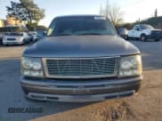 ✅ 2000 Chevrolet Suburban LS • VIN: 3GNFK16TXYG151101 • Лот: 44826315. Опубликован ранее на Copart с пробегом 177 060 миль. Бесплатный доступ к архиву аукционных продаж из США и подробный отчёт об истории автомобиля на DreamBid. Изображение 5.