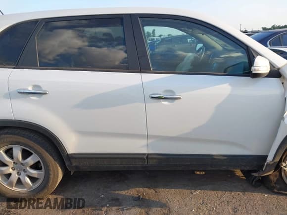 ✅ 2012 Kia Sorento LX • VIN: 5XYKT3A1XCG273227 • Lot: 43086955. Listed on IAAI with 106,630 mi. Free auction sales archive from the USA and detailed vehicle history report at DreamBid. Image 13.