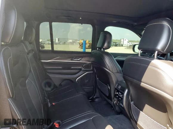 ✅ 2025 Jeep Grand Cherokee Limited • VIN: 1C4RJGBG8SC284339 • Лот: 80670585. Опубликован ранее на Copart с пробегом 16 353 миль. Бесплатный доступ к архиву аукционных продаж из США и подробный отчёт об истории автомобиля на DreamBid. Изображение 10.