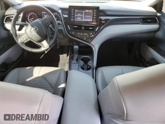 2022 Toyota Camry SE z VIN 4T1G11AK1NU680892, wystawiony jako Copart lot #84971915 z przebiegiem 50 045 mil mil oraz Szkoda całkowita • Salvage title. Historia ofert i sprzedaży dostępna na DreamBid. Obrazek 8.