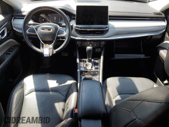 ✅ 2022 Jeep Compass (RED) Edition • VIN: 3C4NJDCB5NT171568 • Lot: 65539715. Wystawiony na Copart z przebiegiem 35 467 mil. Bezpłatny archiwum sprzedaży aukcyjnych z USA i szczegółowy raport historii pojazdu na DreamBid. Zdjęcie 8.