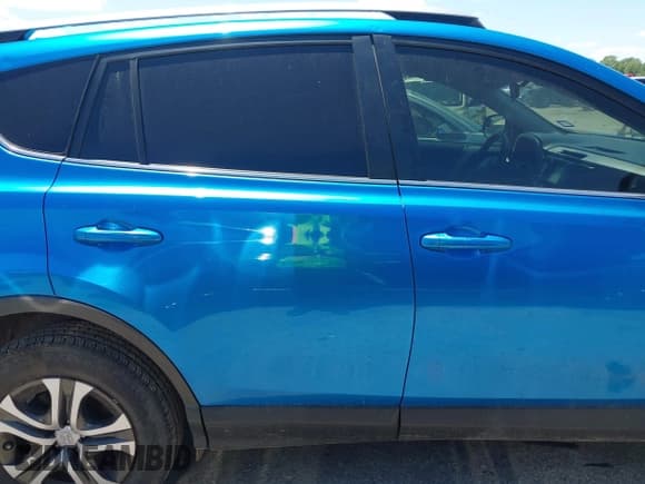 ✅ 2017 Toyota RAV4 LE • VIN: JTMZFREV9HJ702581 • Lot: 42338876. Listed on IAAI with 180,291 mi. Free auction sales archive from the USA and detailed vehicle history report at DreamBid. Image 13.