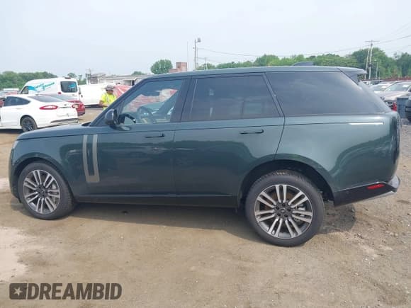 ✅ 2025 Land Rover Range Rover SE • VIN: SALKP9E91SA287094 • Lot: 42449256. Listed on IAAI with 4,163 mi. Free auction sales archive from the USA and detailed vehicle history report at DreamBid. Image 14.