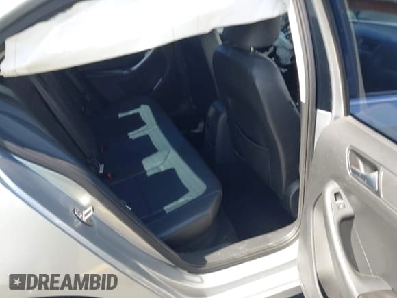 ✅ 2015 Volkswagen Jetta SE • VIN: 3VWD07AJ5FM340040 • Лот: 42296755. Опубликован ранее на IAAI с пробегом 94 050 миль. Бесплатный доступ к архиву аукционных продаж из США и подробный отчёт об истории автомобиля на DreamBid. Изображение 8.