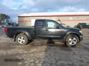 ✅ 2005 Nissan Frontier SE • VIN: 1N6AD06W35C431388 • Lot: 43828364. Wystawiony na IAAI z przebiegiem 212 032 mil. Bezpłatny archiwum sprzedaży aukcyjnych z USA i szczegółowy raport historii pojazdu na DreamBid. Zdjęcie 14.