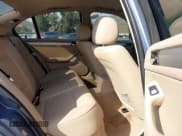 ✅ 2004 BMW 3 Series 325i • VIN: WBAEV33464KR28572 • Lot: 42106253. Listed on IAAI with 142,908 mi. Free auction sales archive from the USA and detailed vehicle history report at DreamBid. Image 8.