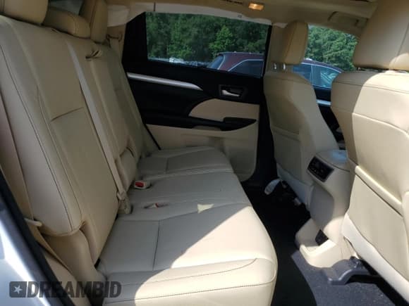 ✅ 2017 Toyota Highlander Hybrid XLE • VIN: 5TDJGRFH0HS033641 • Lot: 62172615. Listed on Copart with 56,517 mi. Free auction sales archive from the USA and detailed vehicle history report at DreamBid. Image 11.