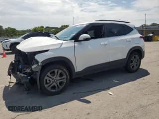 ✅ 2023 Kia Seltos S • VIN: KNDEU2AA6P7458138 • Лот: 68769555. Опубликован ранее на Copart с пробегом 23 603 миль. Бесплатный доступ к архиву аукционных продаж из США и подробный отчёт об истории автомобиля на DreamBid. Изображение 1.