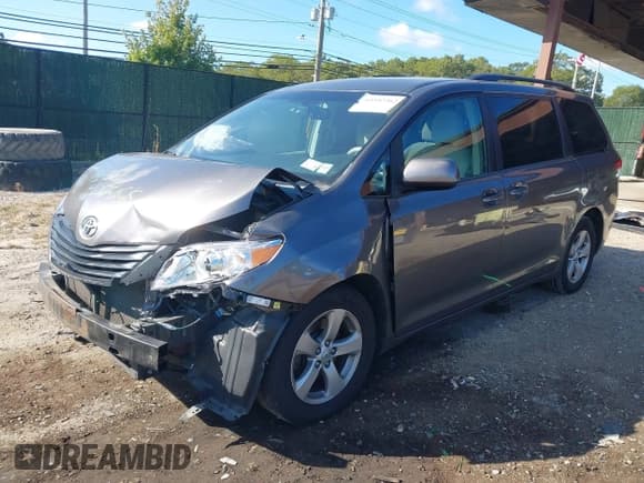 ✅ 2013 Toyota Sienna LE • VIN: 5TDKK3DC5DS364054 • Lot: 43352262. Listed on IAAI with 153,877 mi. Free auction sales archive from the USA and detailed vehicle history report at DreamBid. Image 18.