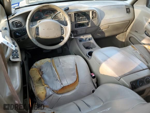 ✅ 2000 Ford Expedition Eddie Bauer • VIN: 1FMRU1763YLB60424 • Lot: 44161655. Listed on Copart with Not provided. Free auction sales archive from the USA and detailed vehicle history report at DreamBid. Image 8.