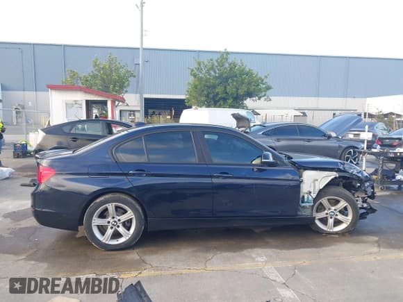 ✅ 2013 BMW 3 Series 328i • VIN: WBA3C1C52DK103929 • Lot: 43780840. Wystawiony na IAAI z przebiegiem 120 447 mil. Bezpłatny archiwum sprzedaży aukcyjnych z USA i szczegółowy raport historii pojazdu na DreamBid. Zdjęcie 13.