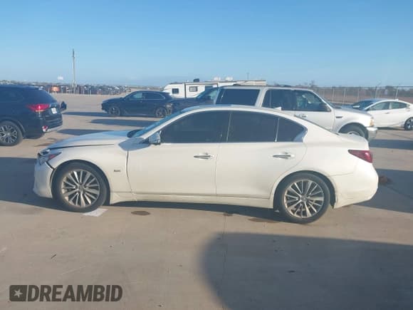 ✅ 2018 Infiniti Q50 Luxe • VIN: JN1EV7AP9JM360229 • Lot: 43688827. Wystawiony na IAAI z przebiegiem 120 145 mil. Bezpłatny archiwum sprzedaży aukcyjnych z USA i szczegółowy raport historii pojazdu na DreamBid. Zdjęcie 14.