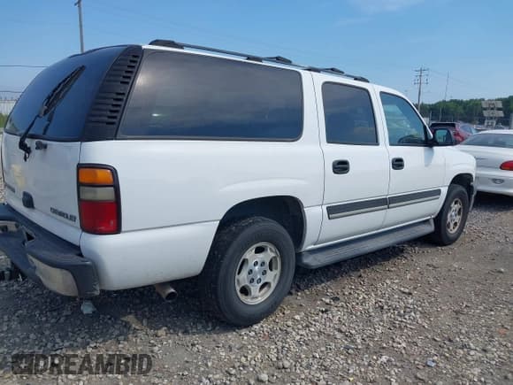 ✅ 2005 Chevrolet Suburban LT • VIN: 3GNEC16Z95G107583 • Lot: 42970770. Listed on IAAI with 208,453 mi. Free auction sales archive from the USA and detailed vehicle history report at DreamBid. Image 4.