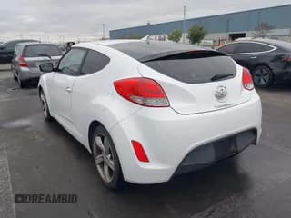 ✅ 2015 Hyundai Veloster • VIN: KMHTC6AD5FU232471 • Lot: 41486277. Wystawiony na IAAI z przebiegiem 167 304 mil. Bezpłatny archiwum sprzedaży aukcyjnych z USA i szczegółowy raport historii pojazdu na DreamBid. Zdjęcie 3.