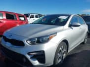 ✅ 2020 Kia Forte LXS • VIN: 3KPF24ADXLE176174 • Lot: 43510285. Wystawiony na IAAI z przebiegiem 9 896 mil. Bezpłatny archiwum sprzedaży aukcyjnych z USA i szczegółowy raport historii pojazdu na DreamBid. Zdjęcie 2.