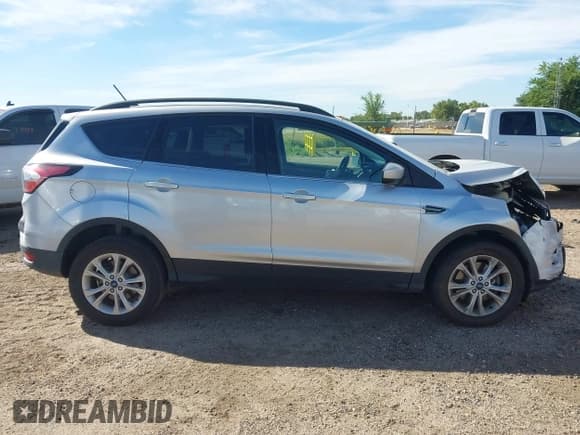 ✅ 2018 Ford Escape SE • VIN: 1FMCU9GD0JUA82249 • Lot: 43160876. Wystawiony na IAAI z przebiegiem 114 970 mil. Bezpłatny archiwum sprzedaży aukcyjnych z USA i szczegółowy raport historii pojazdu na DreamBid. Zdjęcie 13.