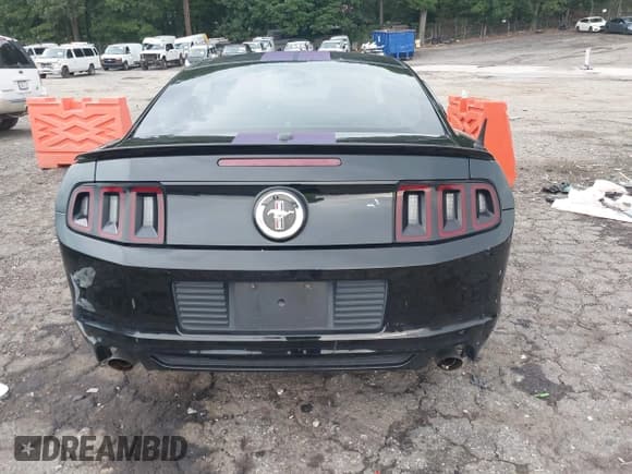 ✅ 2014 Ford Mustang V6 • VIN: 1ZVBP8AM5E5312911 • Lot: 43035945. Wystawiony na IAAI z przebiegiem 131 521 mil. Bezpłatny archiwum sprzedaży aukcyjnych z USA i szczegółowy raport historii pojazdu na DreamBid. Zdjęcie 16.