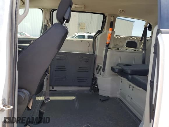 ✅ 2017 Dodge Grand Caravan SE • VIN: 2C7WDGBG7HR738822 • Lot: 67392035. Wystawiony na Copart z przebiegiem 152 950 mil. Bezpłatny archiwum sprzedaży aukcyjnych z USA i szczegółowy raport historii pojazdu na DreamBid. Zdjęcie 10.