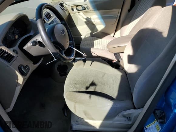 ✅ 2007 Ford Focus S • VIN: 1FAFP34N07W246637 • Lot: 84780735. Listed on Copart with 191,533 mi. Free auction sales archive from the USA and detailed vehicle history report at DreamBid. Image 7.