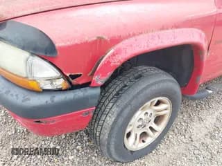 ✅ 2002 Dodge Dakota Sport • VIN: 1B7HG38N62S670613 • Lot: 42133366. Wystawiony na IAAI z przebiegiem 156 977 mil. Bezpłatny archiwum sprzedaży aukcyjnych z USA i szczegółowy raport historii pojazdu na DreamBid. Zdjęcie 6.