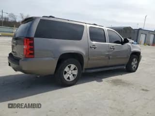 ✅ 2011 Chevrolet Suburban LT • VIN: 1GNSCJE01BR214127 • Lot: 45140314. Wystawiony na Copart z przebiegiem 273 257 mil. Bezpłatny archiwum sprzedaży aukcyjnych z USA i szczegółowy raport historii pojazdu na DreamBid. Zdjęcie 3.