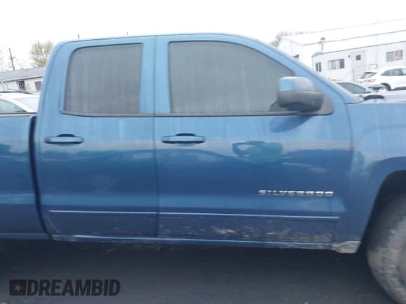 2015 Chevrolet Silverado 1500 LT z VIN 1GCVKREH1FZ397029, wystawiony jako IAAI lot #43417979 z przebiegiem 106 888 mil mil oraz . Historia ofert i sprzedaży dostępna na DreamBid. Obrazek 13.