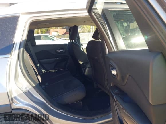 ✅ 2015 Jeep Cherokee Latitude • VIN: 1C4PJMCB8FW538810 • Лот: 43559022. Опубликован ранее на IAAI с пробегом 124 031 миль. Бесплатный доступ к архиву аукционных продаж из США и подробный отчёт об истории автомобиля на DreamBid. Изображение 8.