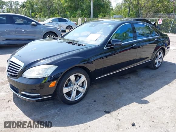 ✅ 2010 Mercedes-Benz S 550 • VIN: WDDNG7BB7AA349375 • Lot: 42241918. Wystawiony na IAAI z przebiegiem 62 808 mil. Bezpłatny archiwum sprzedaży aukcyjnych z USA i szczegółowy raport historii pojazdu na DreamBid. Zdjęcie 2.